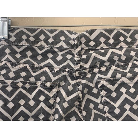 GAP 1969 Legging Jean, Grey and White Geometric Pattern, Size 31, US Size 12 - Picture 3 of 9